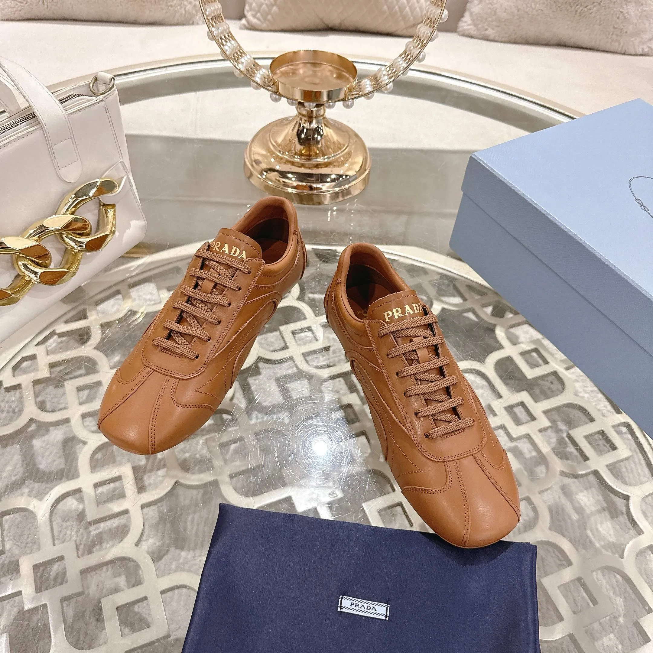 P600. PRADA for couples, casual shoes for couples, originally developed 1:1, made of imported cowhide, silk sheepskin lining, rubber outsole, comfortable and soft on the feet, size for women: 35 to 41. Male 38 to 45